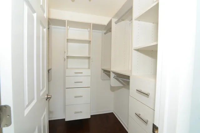 $334,900 | 1080 Ridgefield Circle, Carol Stream, IL 60188