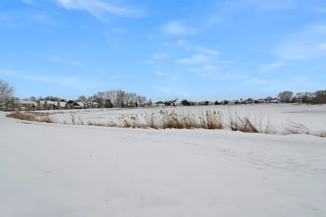 $334,900 | 1080 Ridgefield Circle, Carol Stream, IL 60188