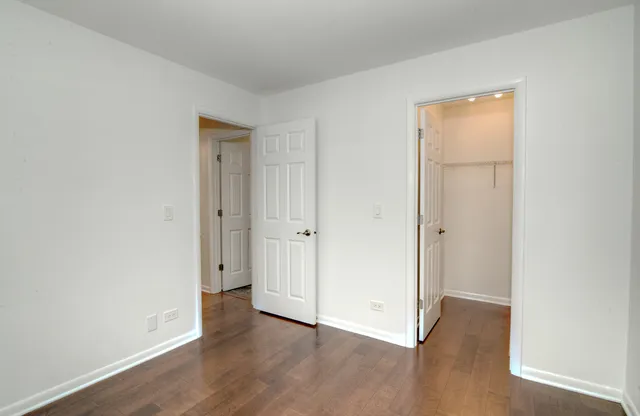 $334,900 | 1080 Ridgefield Circle, Carol Stream, IL 60188