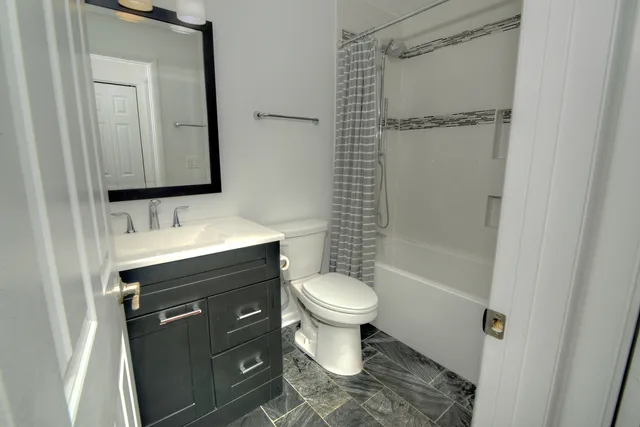 $334,900 | 1080 Ridgefield Circle, Carol Stream, IL 60188