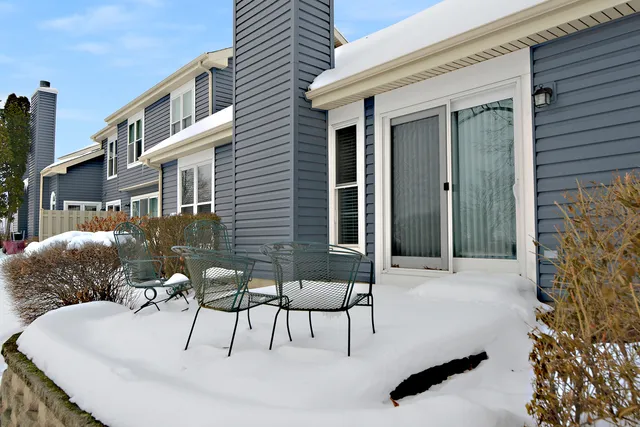 $334,900 | 1080 Ridgefield Circle, Carol Stream, IL 60188