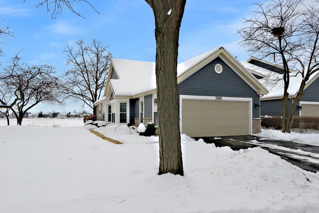 $334,900 | 1080 Ridgefield Circle, Carol Stream, IL 60188