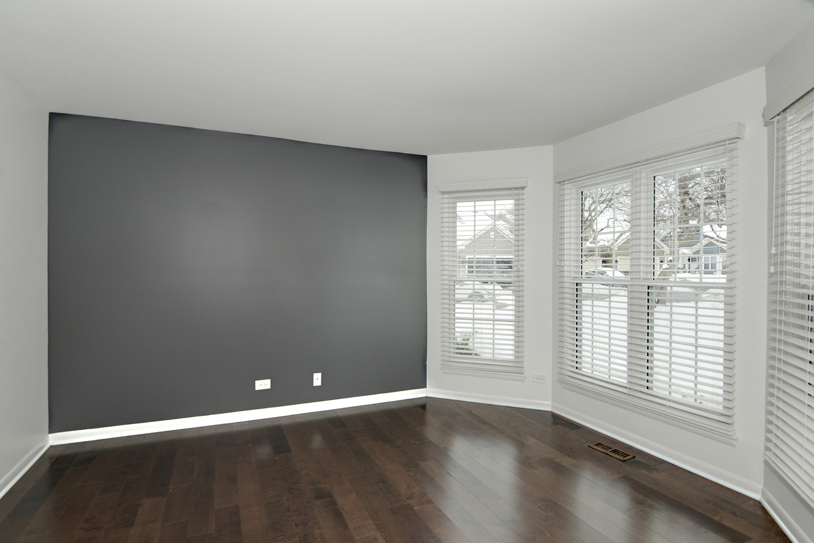 1080 Ridgefield Circle Carol Stream, IL 60188 - Photo 4 of 30