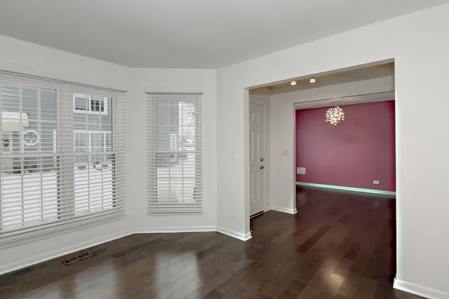 $334,900 | 1080 Ridgefield Circle, Carol Stream, IL 60188