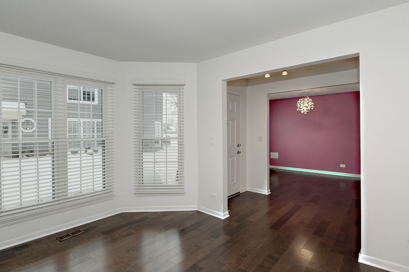 1080 Ridgefield Circle Carol Stream, IL 60188 - Photo 5 of 30