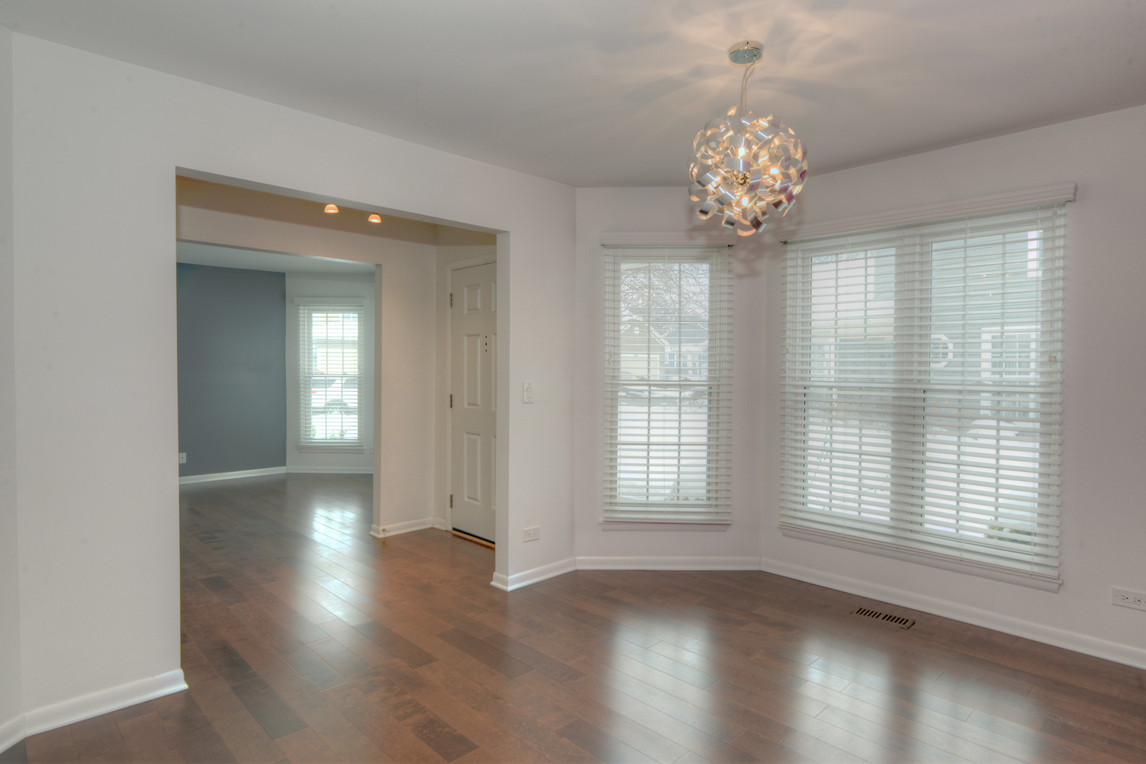 1080 Ridgefield Circle Carol Stream, IL 60188 - Photo 8 of 30