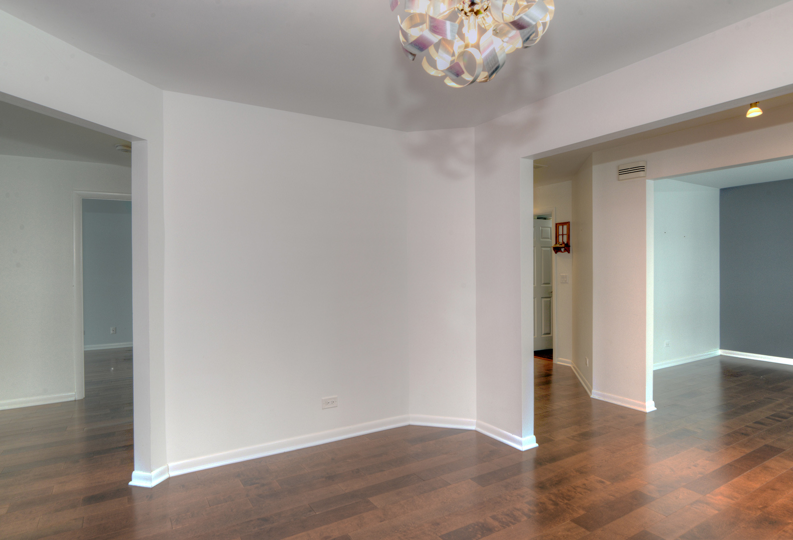 1080 Ridgefield Circle Carol Stream, IL 60188 - Photo 9 of 30