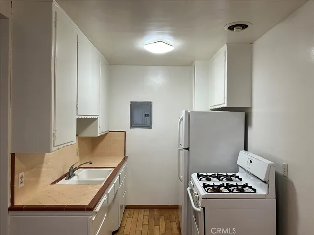 $1,995,000 | 824 Redondo Avenue, Long Beach, CA 90804