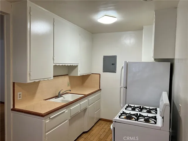 $1,995,000 | 824 Redondo Avenue, Long Beach, CA 90804