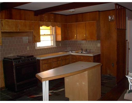267 Highland Road Tiverton, RI 02878 - Photo 5 of 11 Kitchen.