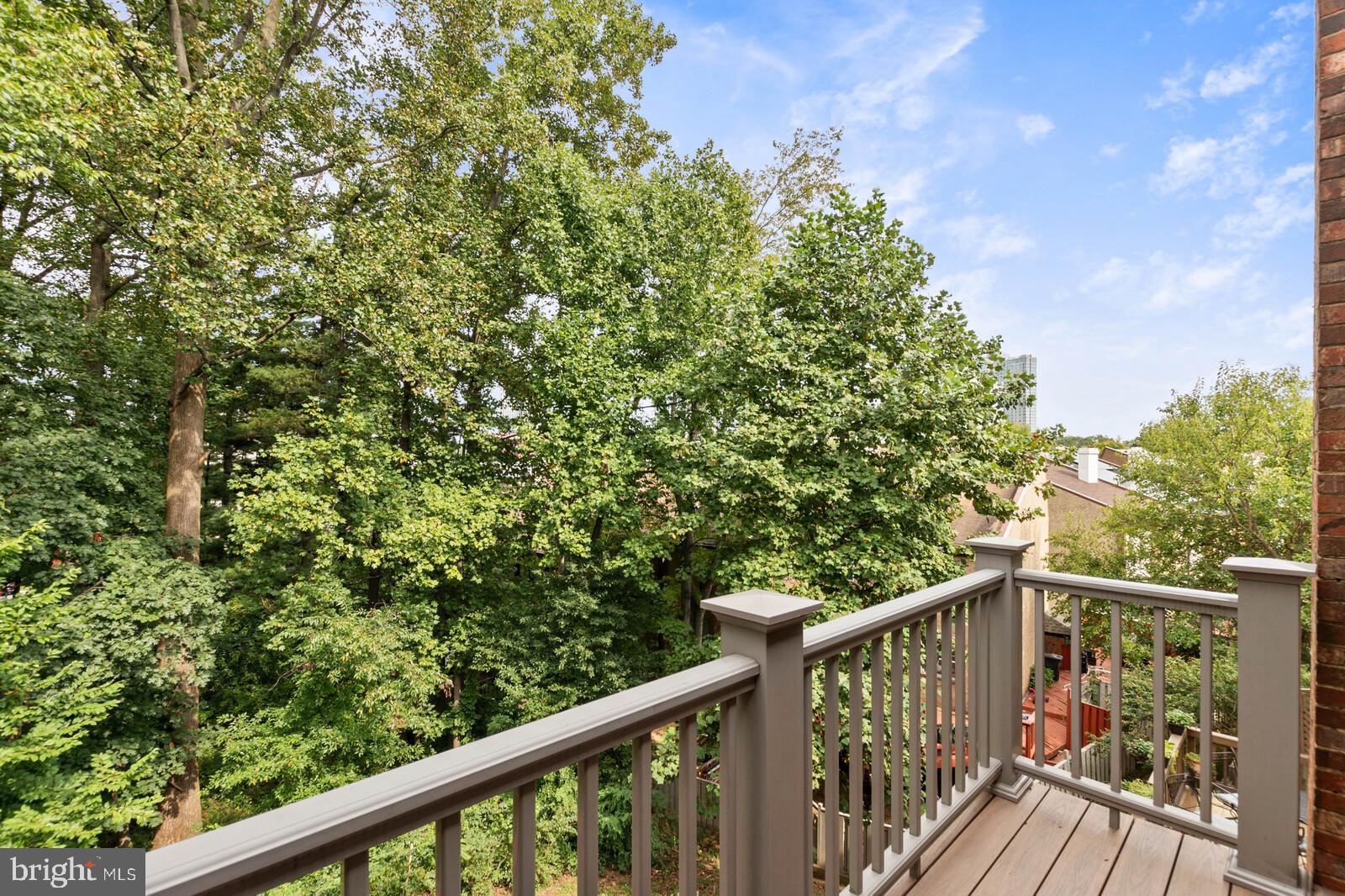 8526 Raglan Road Vienna, VA 22182 - Photo 24 of 43 Gallery Image 24