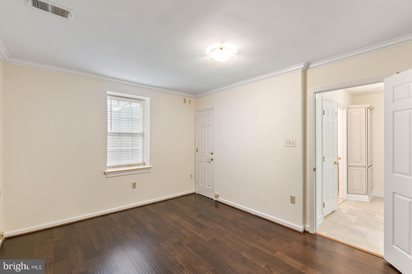 8526 Raglan Road Vienna, VA 22182 - Photo 28 of 43 Gallery Image 28