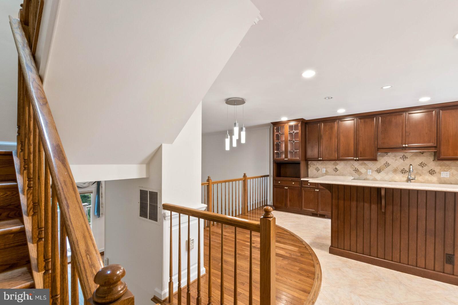 8526 Raglan Road Vienna, VA 22182 - Photo 5 of 43 Gallery Image 5