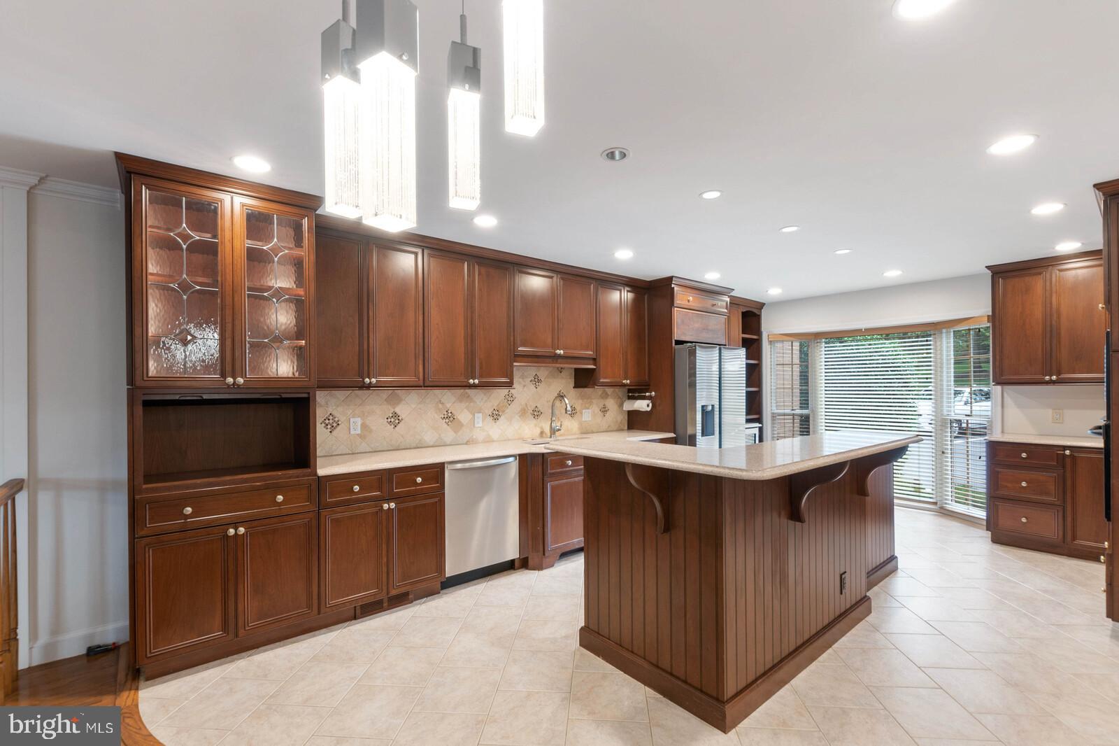 8526 Raglan Road Vienna, VA 22182 - Photo 6 of 43 Gallery Image 6