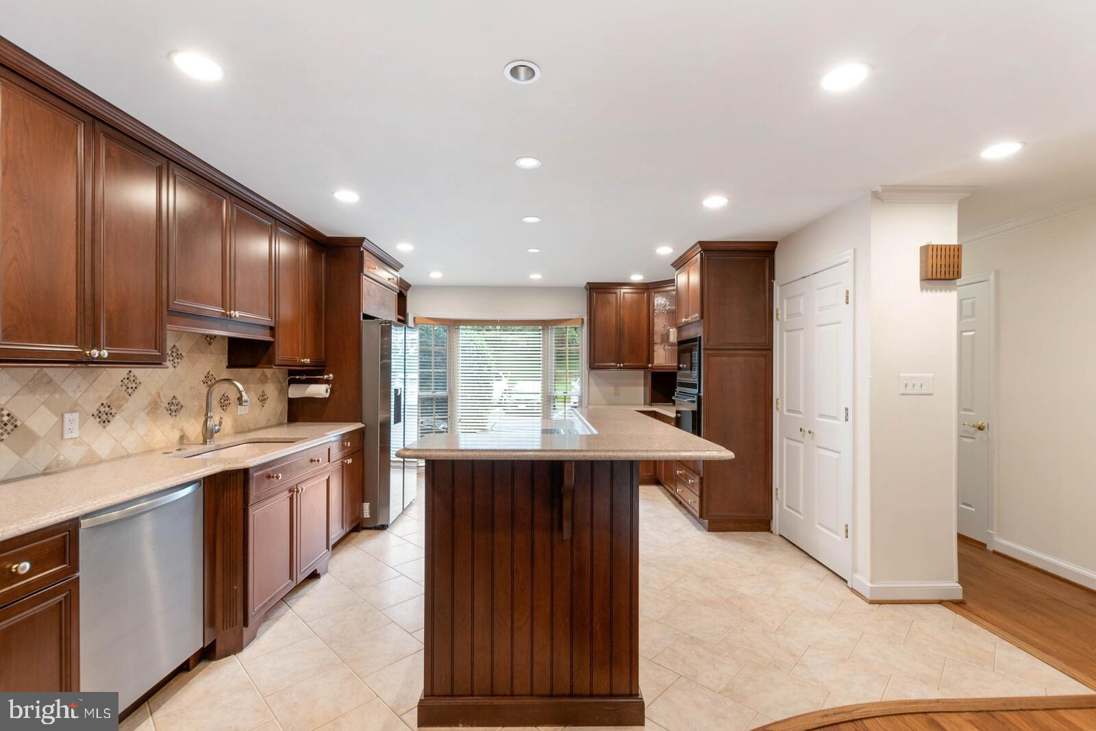 8526 Raglan Road Vienna, VA 22182 - Photo 7 of 43 Gallery Image 7