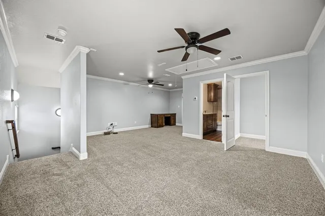 a view of empty room with a ceiling fan
