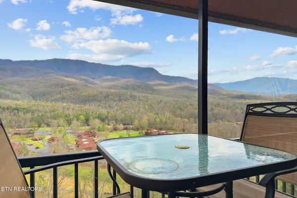 $319,900 | 429 Deer Path Lane, Unit 106, Gatlinburg, TN 37738
