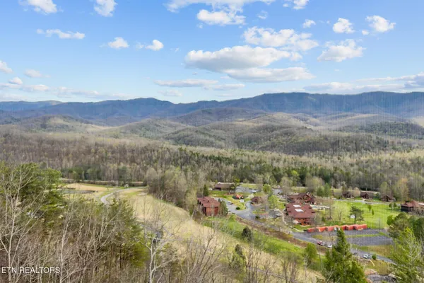 $319,900 | 429 Deer Path Lane, Unit 106, Gatlinburg, TN 37738