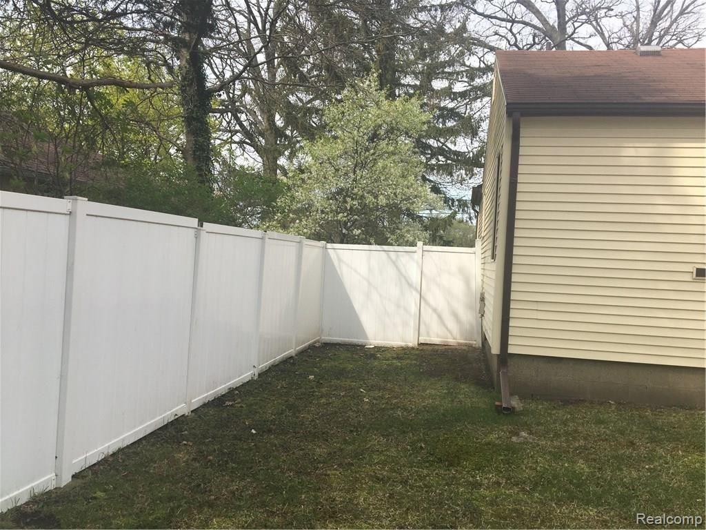 4457 Fenton Road Burton, MI 48529 - Photo 15 of 15 IMG_1314.JPG