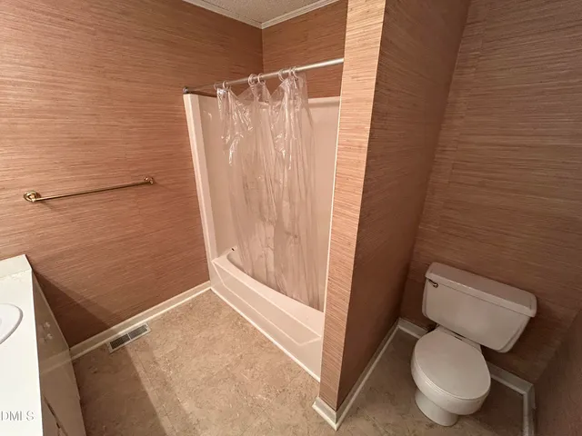 $240,000 | 2912 Oxford Road, Henderson, NC 27536