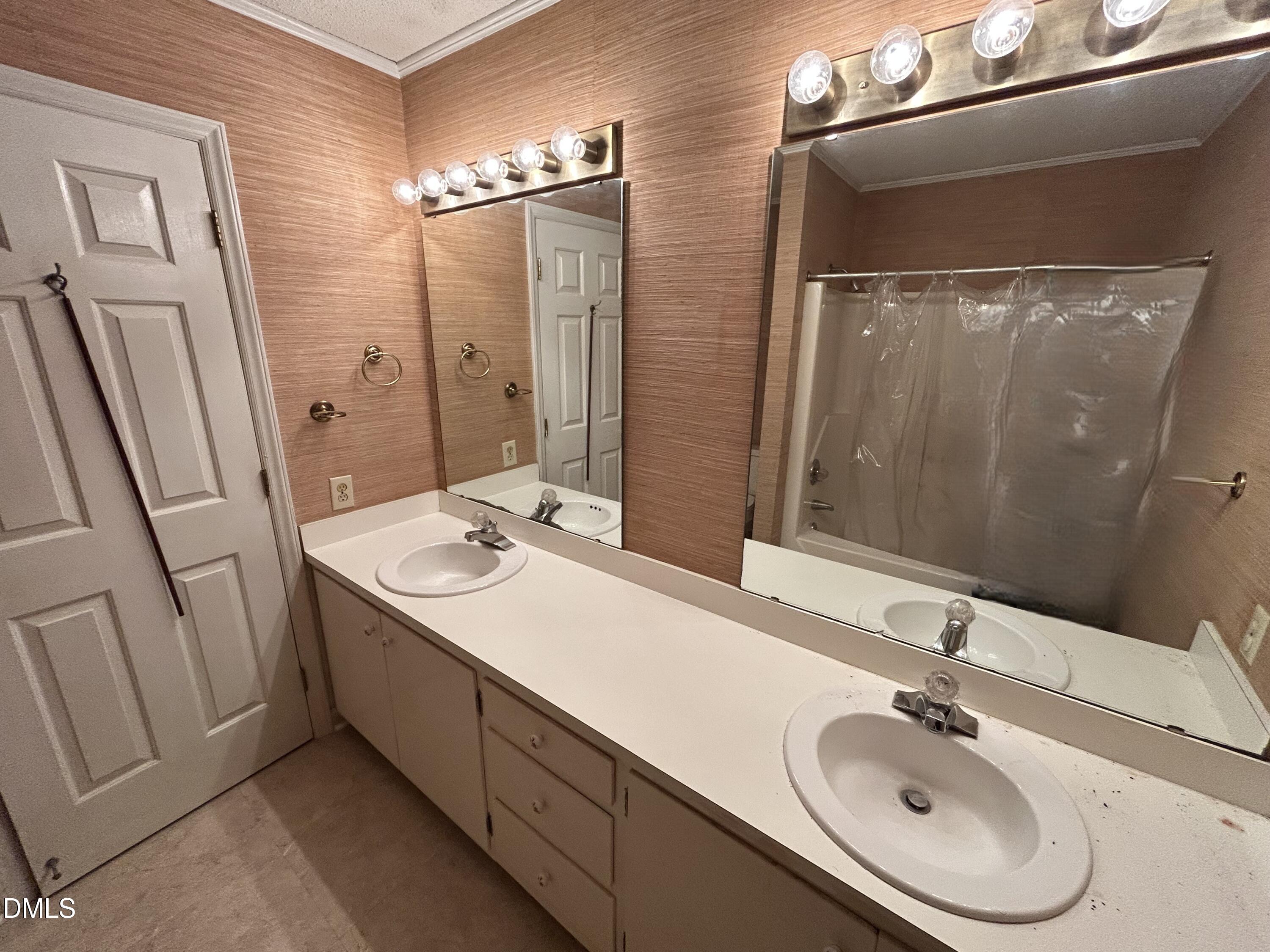 2912 Oxford Road Henderson, NC 27536 - Photo 17 of 25 a bathroom with a sink and mirror