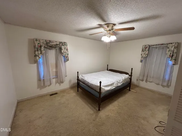 $240,000 | 2912 Oxford Road, Henderson, NC 27536