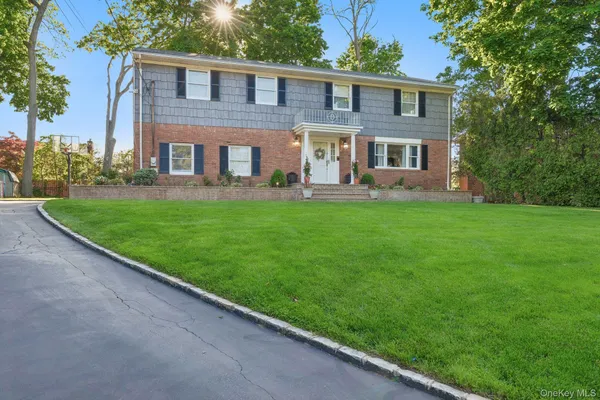 $1,425,000 | 3 Camsanette Court, Glen Cove, NY 11542