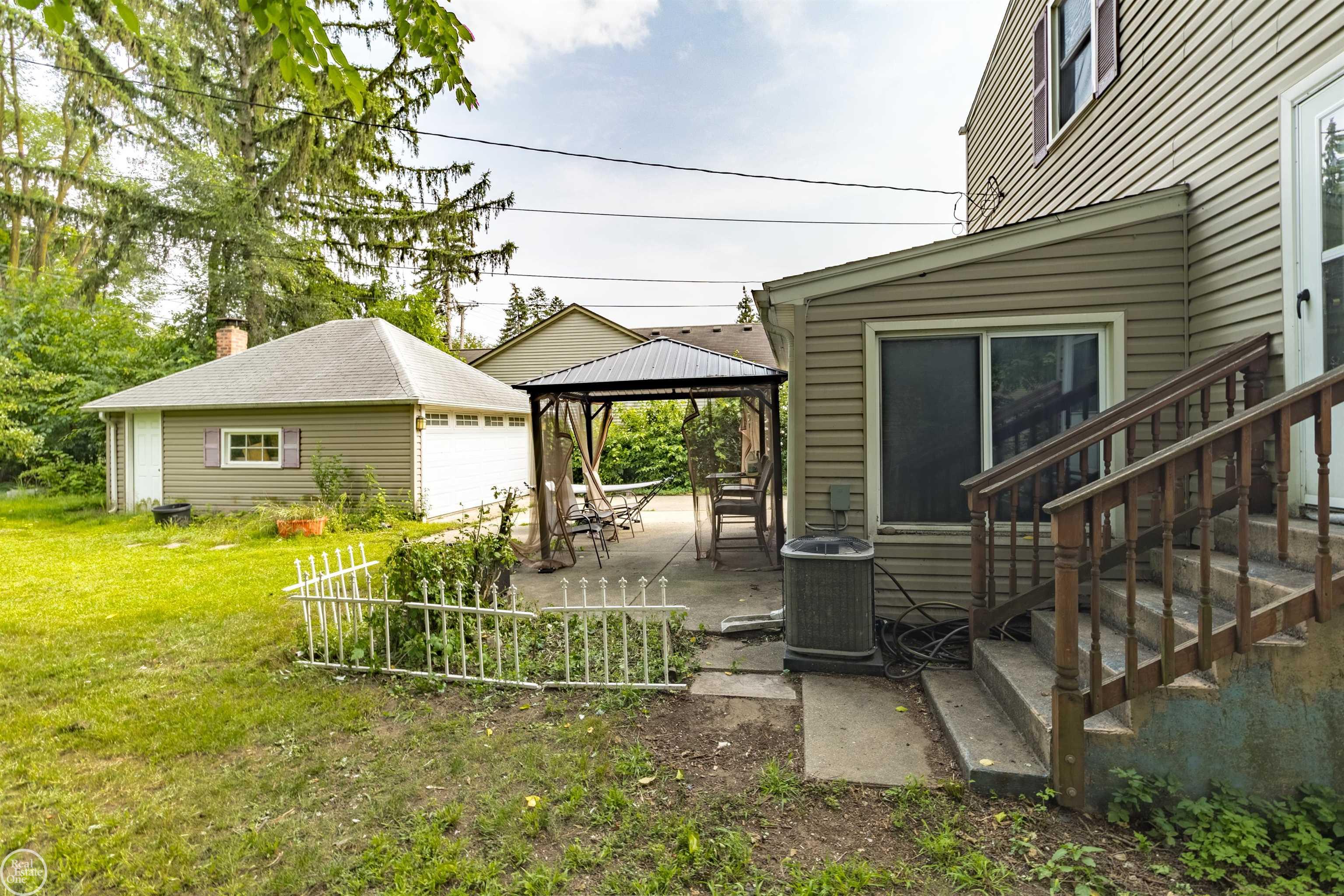 10218 Wayne Road Livonia, MI 48150 - Photo 33 of 43 50120576-32.JPG