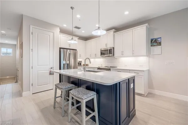 $3,500 | 2555 Seychelles Drive, Unit 406, Naples, FL 34112