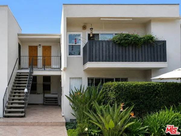 $480,000 | 18645 Hatteras Street, Unit 263, Tarzana, CA 91356
