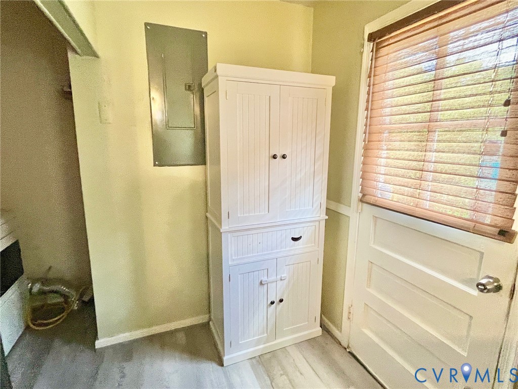 3911 Sunburst Road Henrico, VA 23294 - Photo 13 of 27 a bathroom with a shower