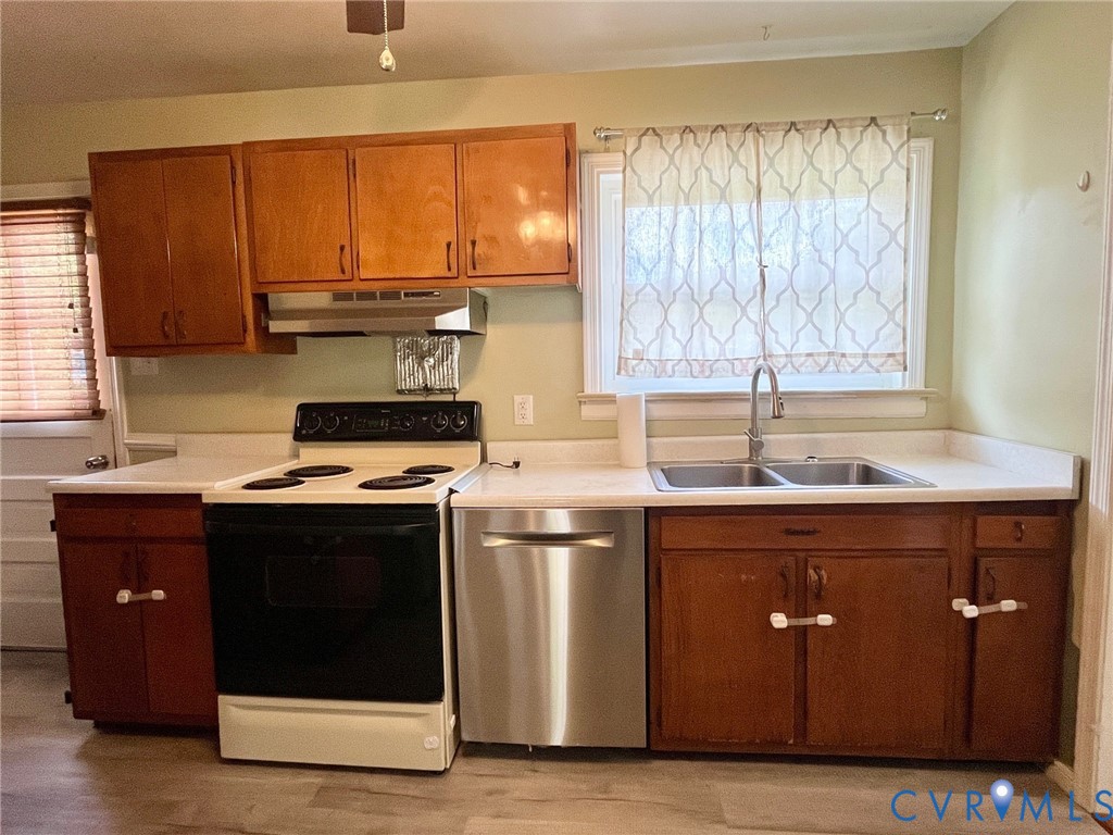 3911 Sunburst Road Henrico, VA 23294 - Photo 9 of 27 a kitchen with wooden cabinets and a stove top oven