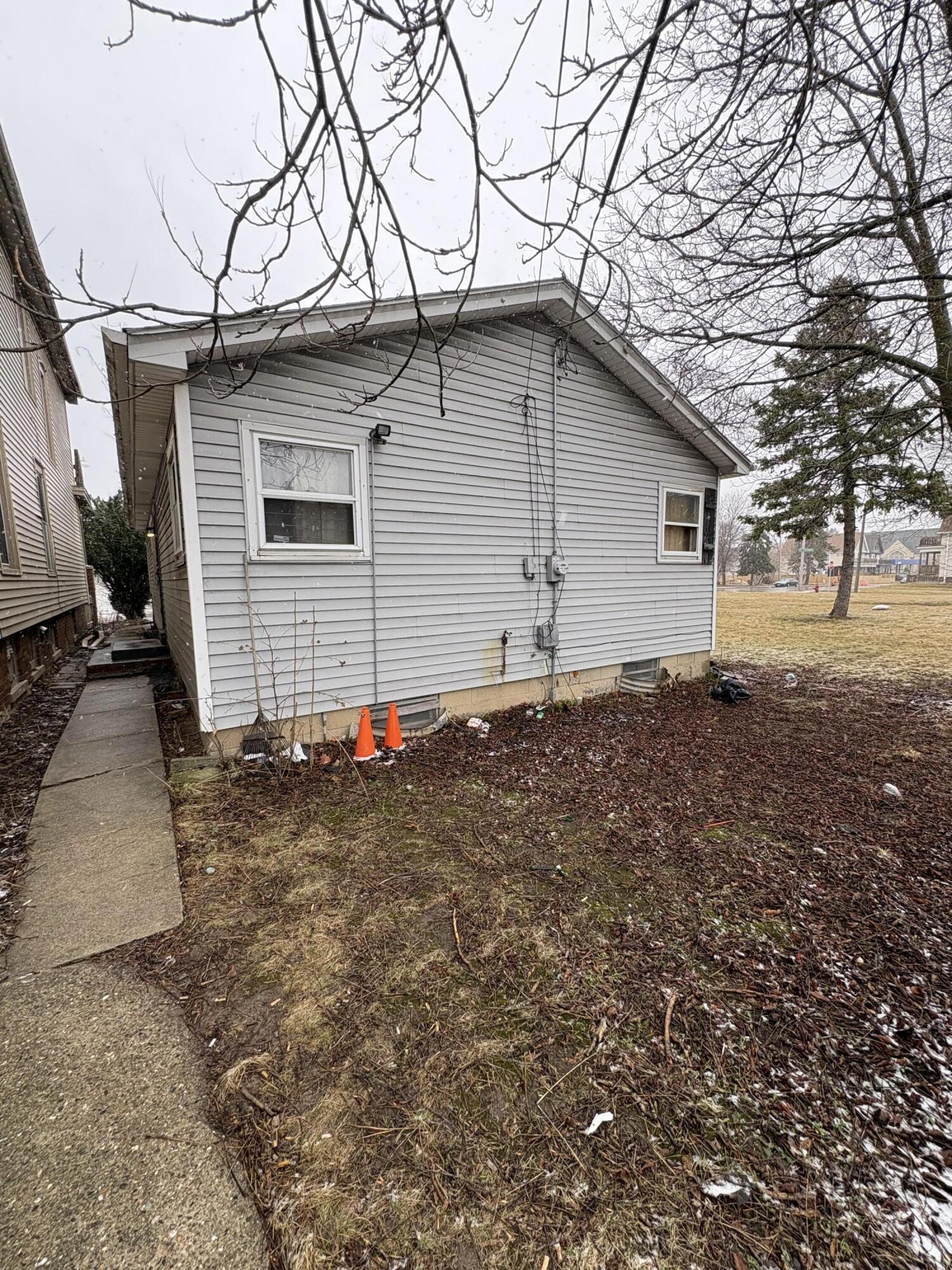 2048 North 35th Street Milwaukee, WI 53208 - Photo 15 of 16 IMG_6761