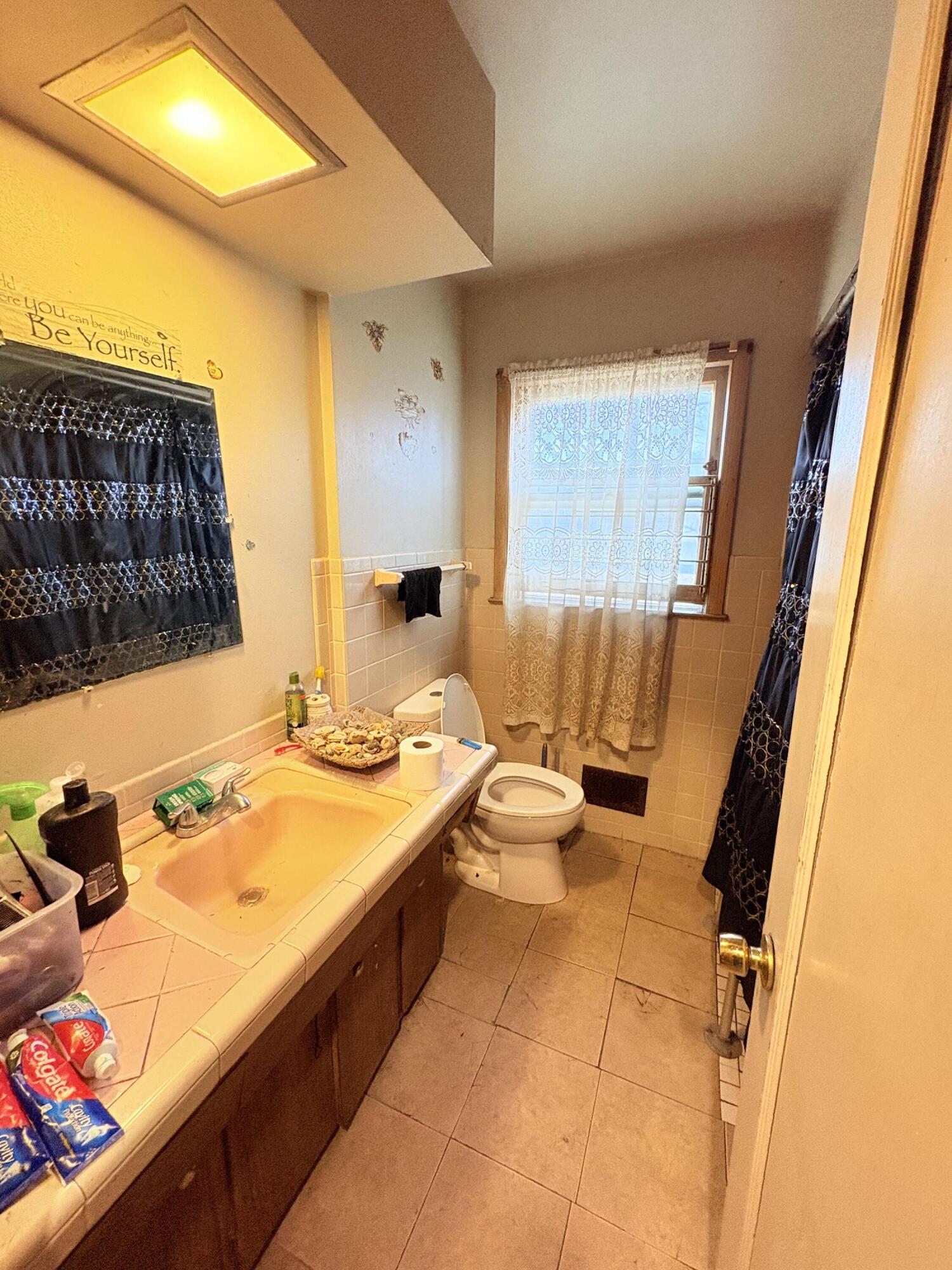 2048 North 35th Street Milwaukee, WI 53208 - Photo 9 of 16 IMG_6747