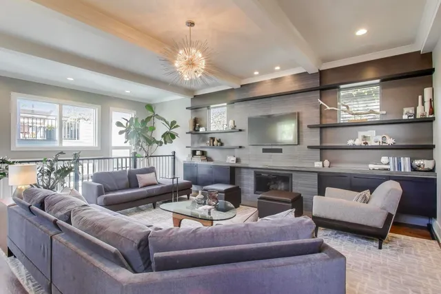 $1,750,000 | 1820 West Farragut Avenue, Chicago, IL 60640