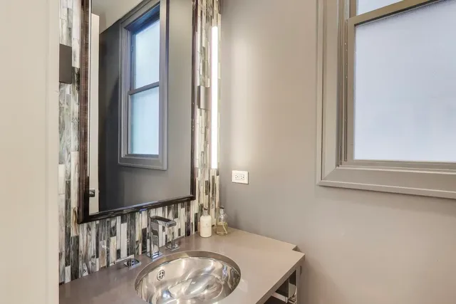 $1,750,000 | 1820 West Farragut Avenue, Chicago, IL 60640