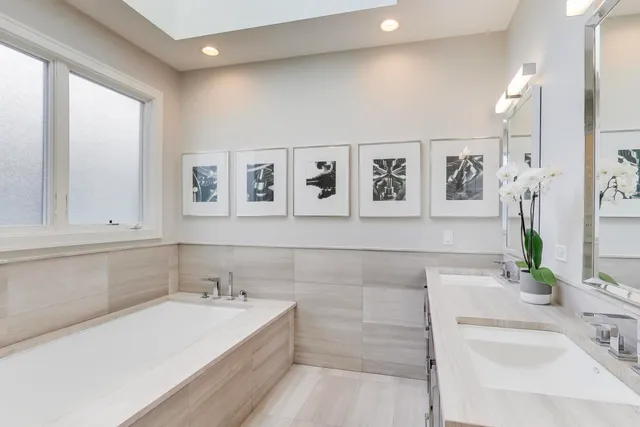 $1,750,000 | 1820 West Farragut Avenue, Chicago, IL 60640