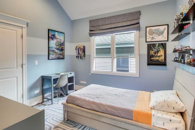 $1,750,000 | 1820 West Farragut Avenue, Chicago, IL 60640