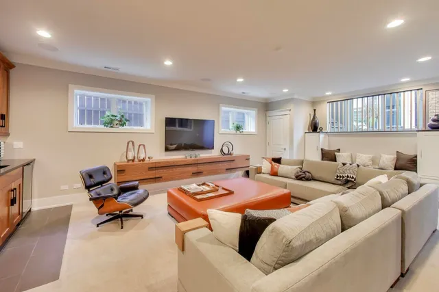 $1,750,000 | 1820 West Farragut Avenue, Chicago, IL 60640