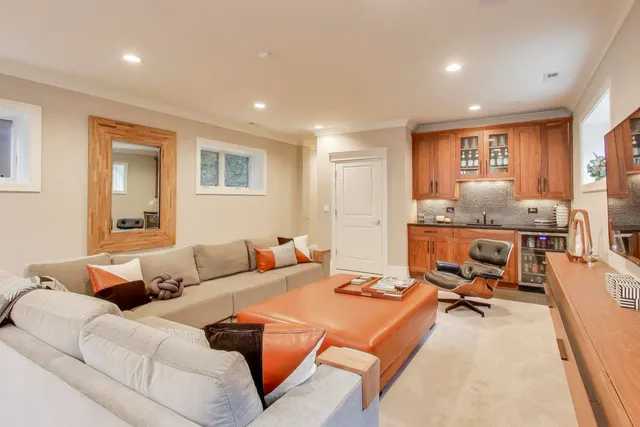 $1,750,000 | 1820 West Farragut Avenue, Chicago, IL 60640