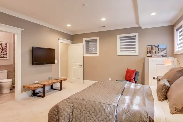 $1,750,000 | 1820 West Farragut Avenue, Chicago, IL 60640