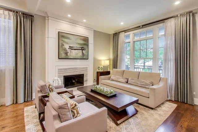 $1,750,000 | 1820 West Farragut Avenue, Chicago, IL 60640