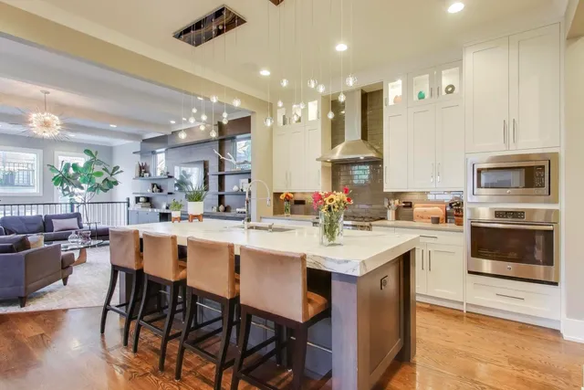 $1,750,000 | 1820 West Farragut Avenue, Chicago, IL 60640