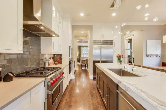 $1,750,000 | 1820 West Farragut Avenue, Chicago, IL 60640