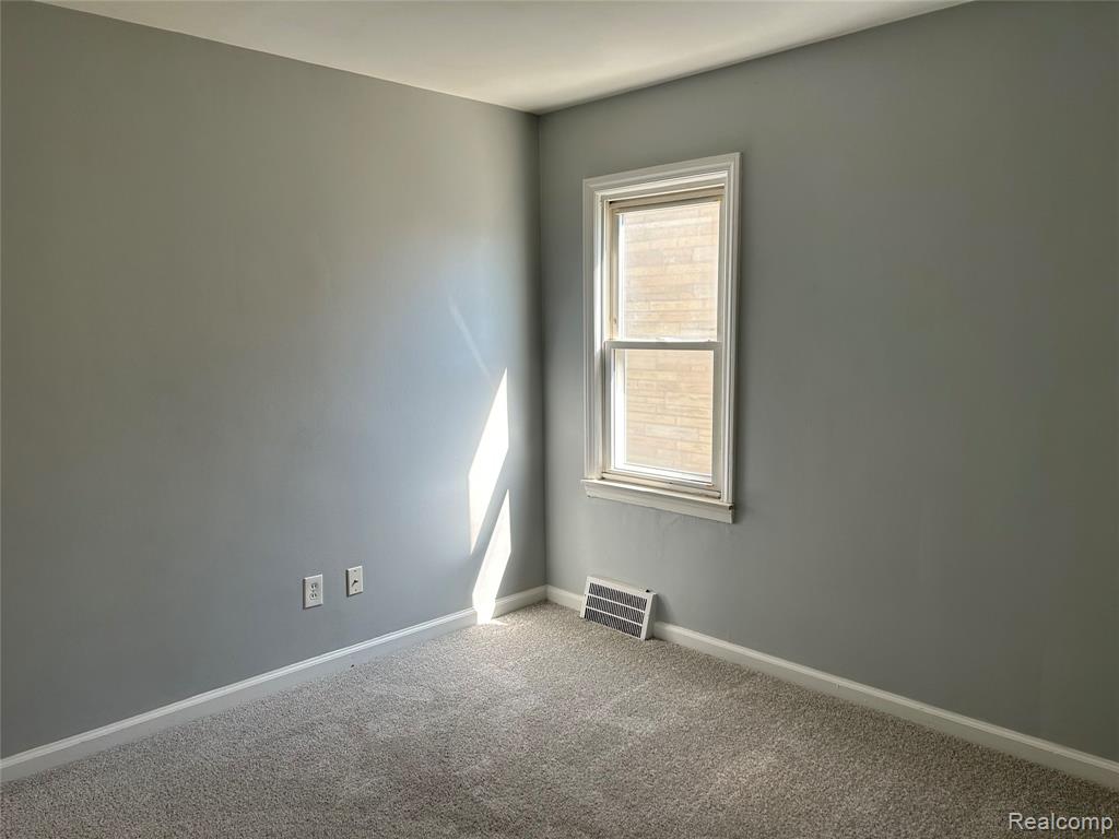7546 Sterling Street Center Line, MI 48015 - Photo 15 of 29