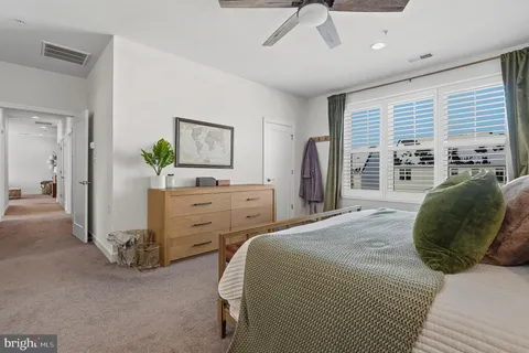 a en suite bathroom with a sink and a mirror