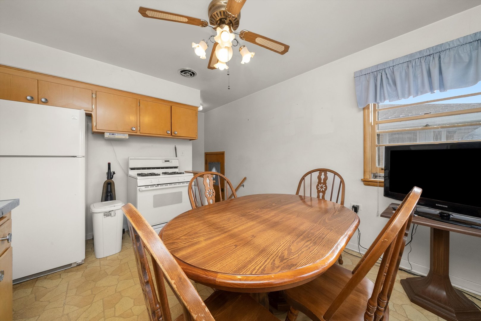 2439 Ernst Street Franklin Park, IL 60131 - Photo 10 of 33