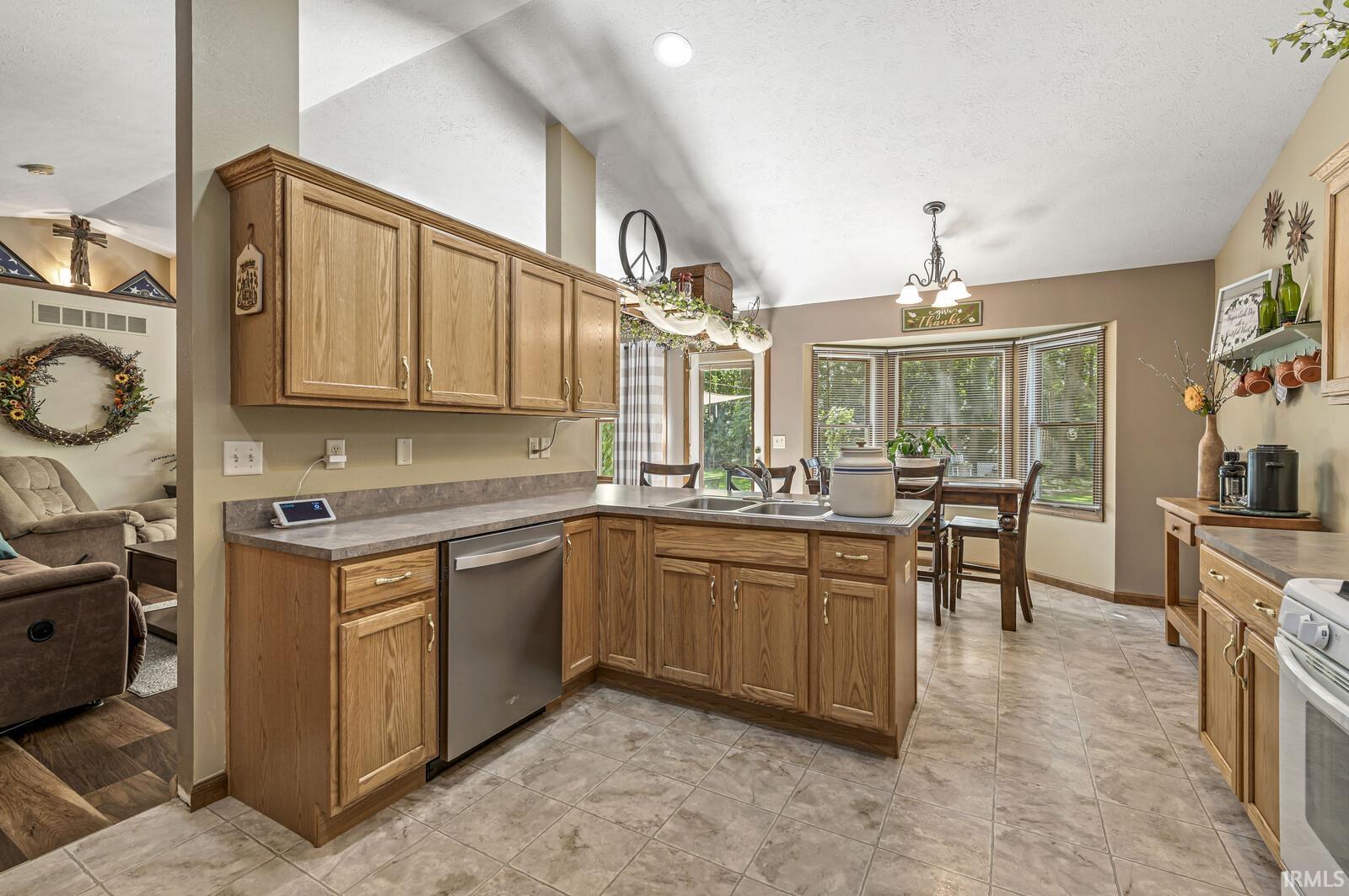 30336 Wyndtree Boulevard Elkhart, IN 46516 - Photo 13 of 31