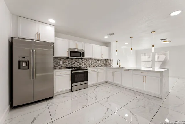 $1,900 | 5407 Moreville Farm, San Antonio, TX 78228