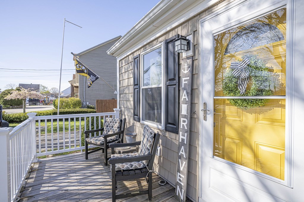 332 Alden Road Fairhaven, MA 02719 - Photo 4 of 31